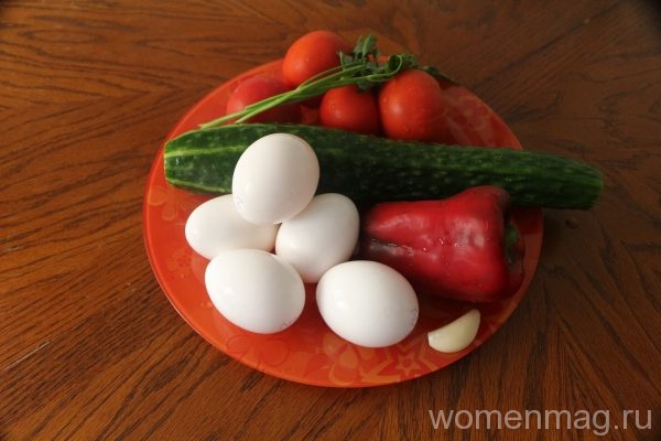 Летний салат с яйцом