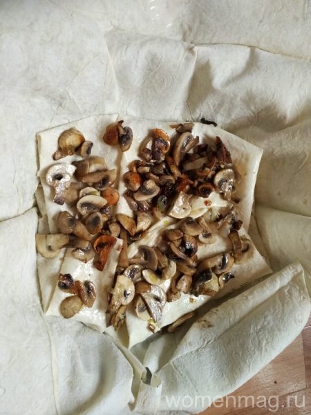 Простой слоеный пирог с грибами из лаваша