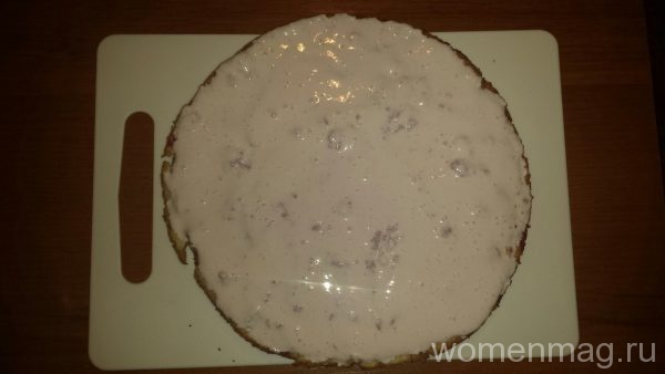 Бисквитный торт со сметанным кремом и вишней
