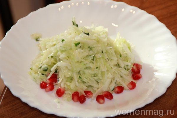 Витаминный салат из капусты с гранатом