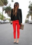 С чем носить красные джинсы