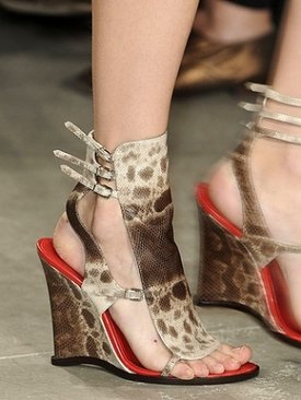 Модная обувь весны-лета 2011