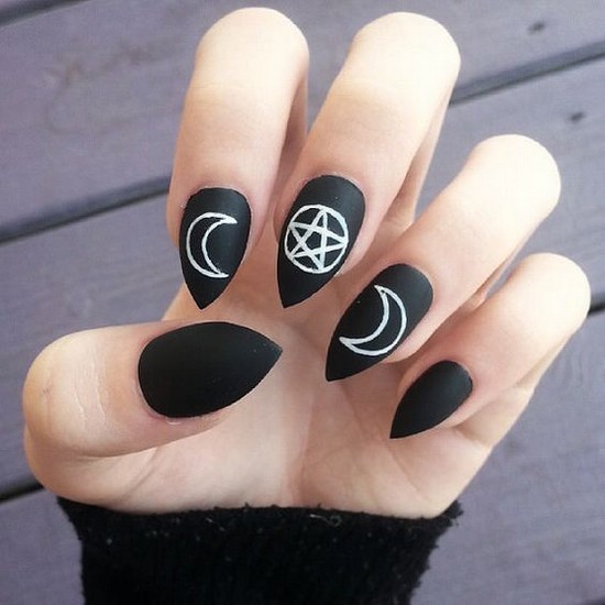 Рисунки на ногтях с базовым черным цветом