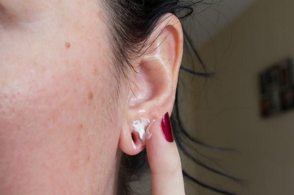 Как зарастить дырки в ушах
