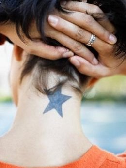 Модные тату с элементами из звезд
