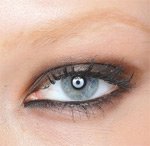 Как правильно снимать макияж с глаз