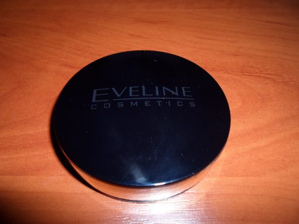 Минеральная компактная пудра Eveline cosmetics Celebrities Beauty