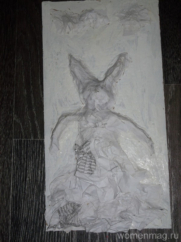 Поделка фреска «Зайчиха» из мятой бумаги