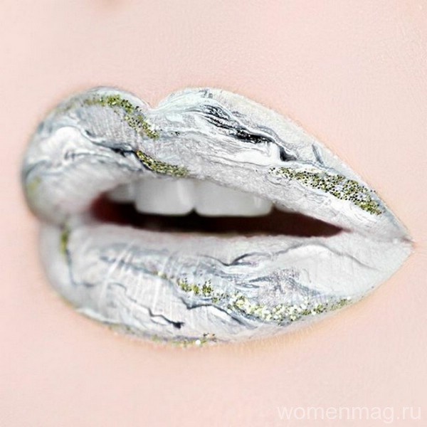 Мраморный макияж губ