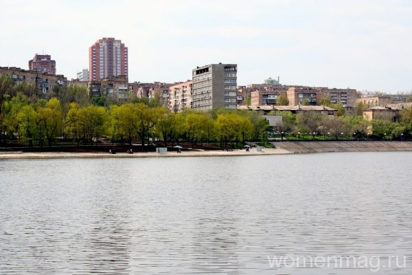 Набережная реки Кальмиус в Донецке