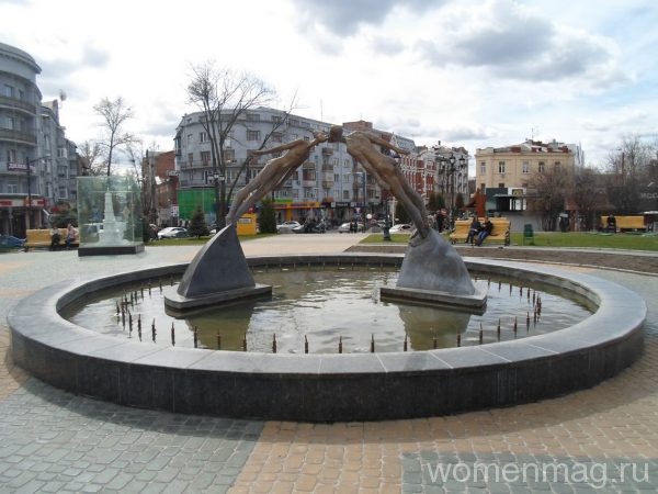 Памятник влюбленным в Харькове