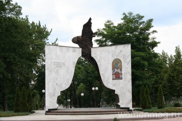 Мемориал чернобыльской славы участникам ликвидации последствий аварии на ЧАЭС в Донецке