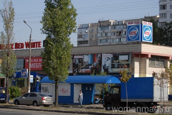 Торговый центр на Ревуцкого в Киеве