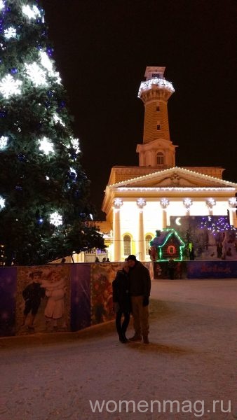 Центр города. Пожарная каланча и традиционная зимняя елка в Костроме