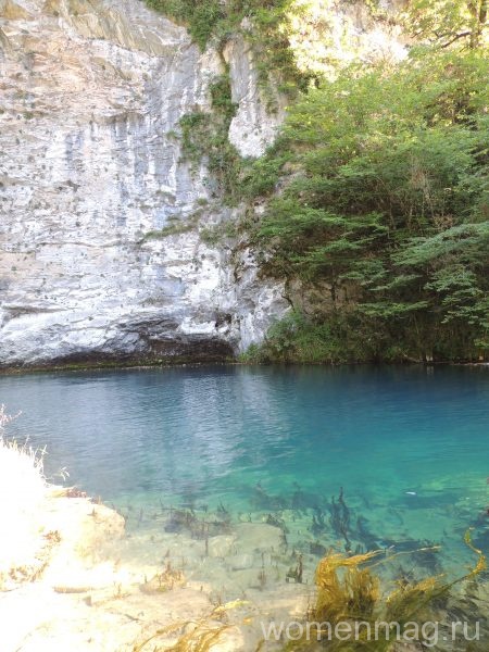 Голубое озеро в Абхазии