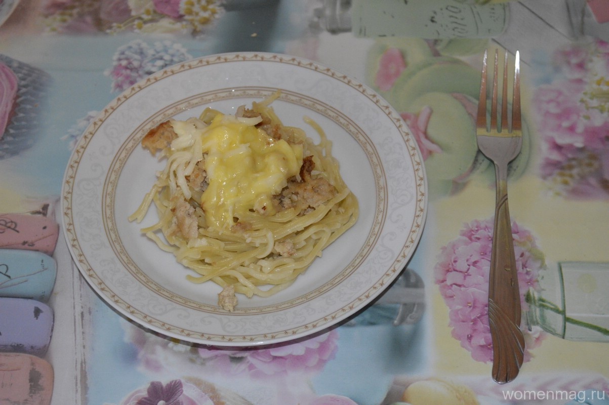 Гнёзда из спагетти с фаршем под сыром