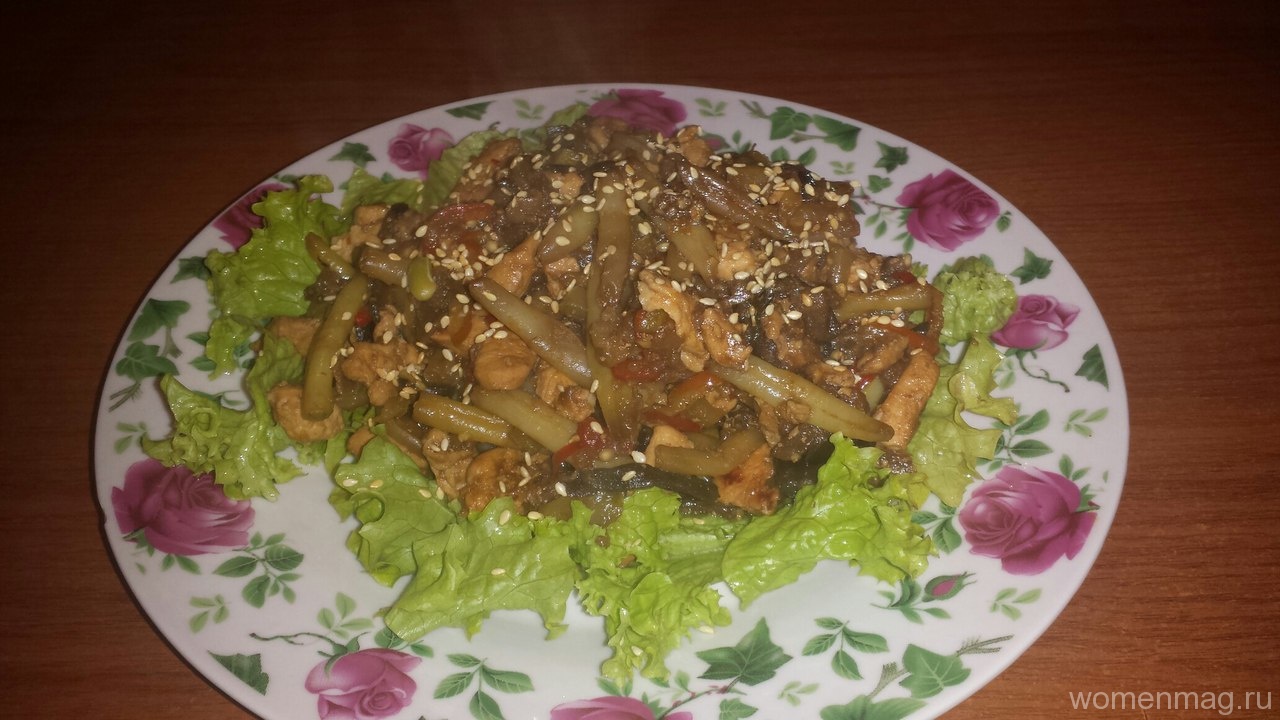 Теплый салат с курицей в тайском стиле
