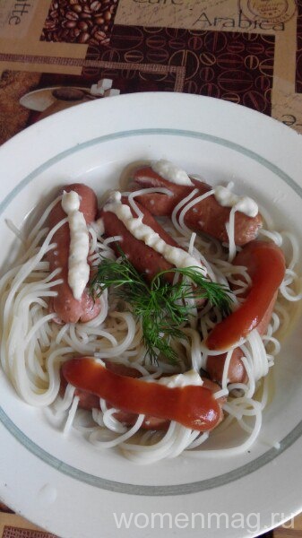 «Забавные осьминожки» из сосисок и спагетти