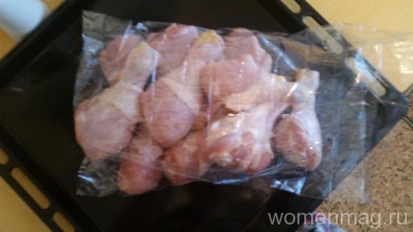 Куриные голени в рукаве в духовке