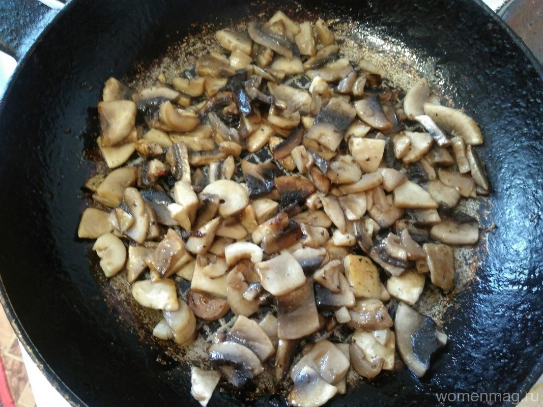 Копченые шампиньоны рецепт. Салат с окорочком копченым и грибами жареными рецепт с фото пошагово.
