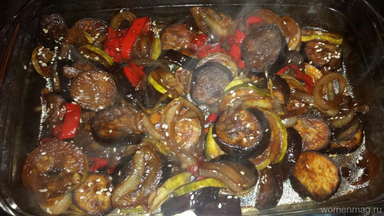 Овощи, запеченные в духовке с оливковым маслом и соевым соусом