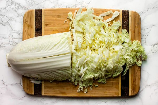 Легкий салат из пекинской капусты с огурцом
