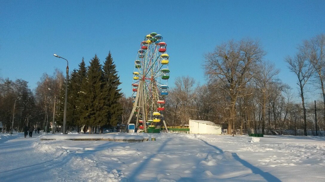 Колесо обозрения. Городской парк в Сумах Колесо обозрения. Городской парк в Сумах