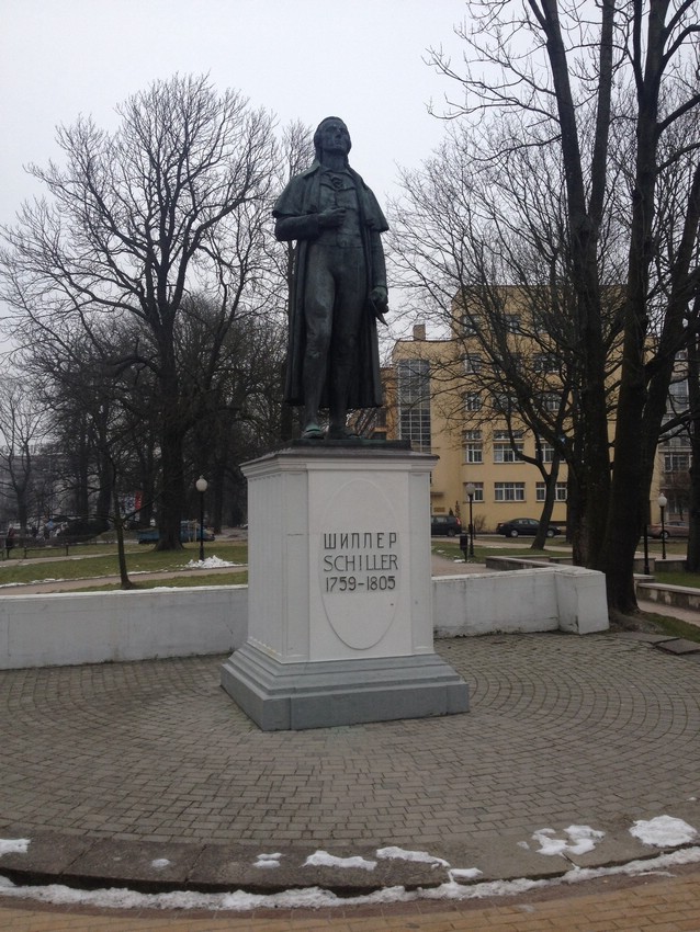 Памятник Фридриху Шиллеру на проспекте Мира, 4 в Калининграде Памятник Фридриху Шиллеру на проспекте Мира, 4 в Калининграде
