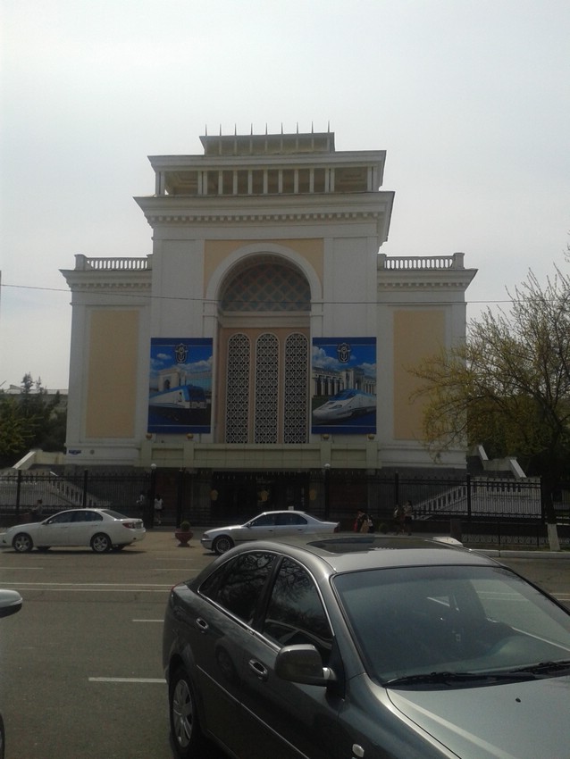 Дворец культуры железнодорожников в Ташкенте Дворец культуры железнодорожников в Ташкенте