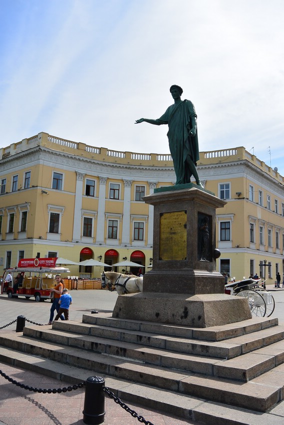 Памятник дюку в одессе фото