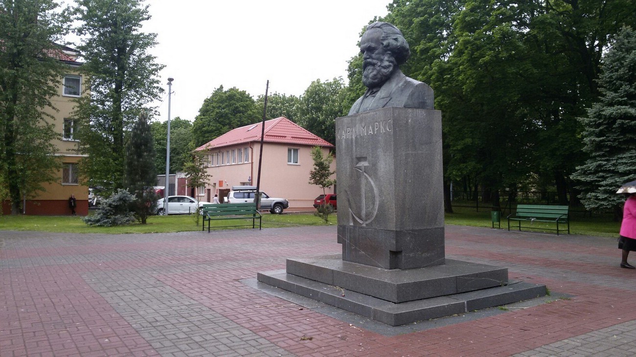 Памятники горбушка фото