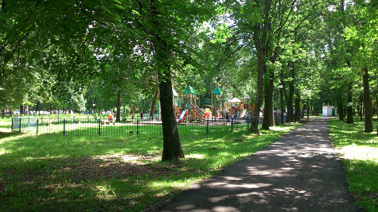 Городской парк культуры ярославль. Юбилейный парк Ярославль. Городской парк Ярославль. Бутусовский парк Ярославль. Парк культуры Ярославль.