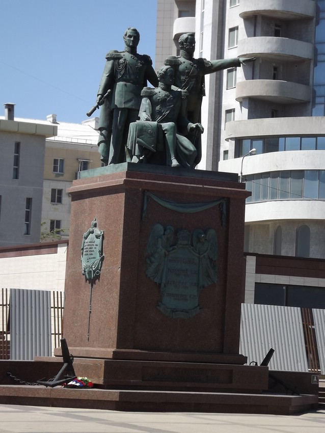 Памятник основателям города Новороссийска