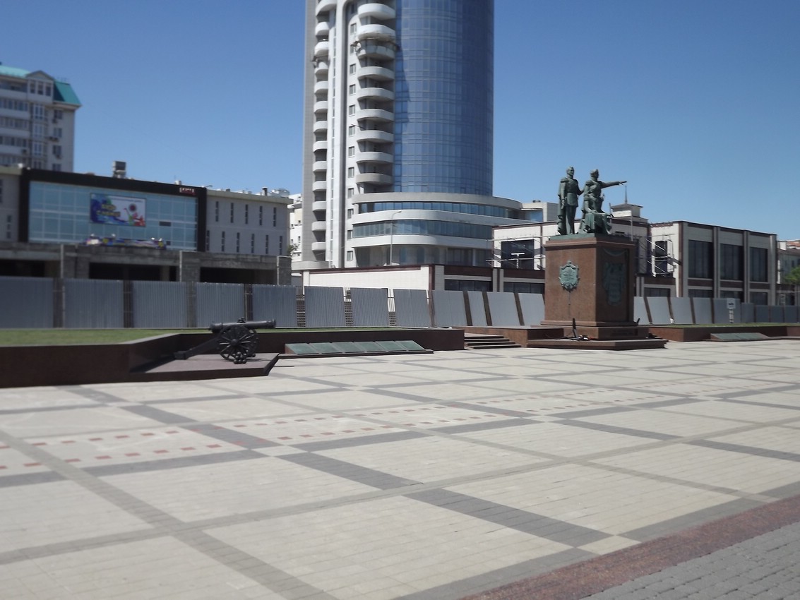 Памятник основателям города Новороссийска Памятник основателям города Новороссийска