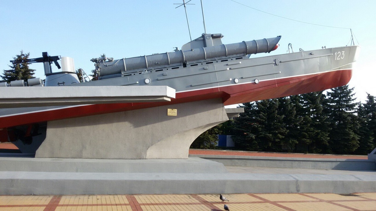Памятный знак морякам-балтийцам в Калининграде Памятный знак морякам-балтийцам в Калининграде
