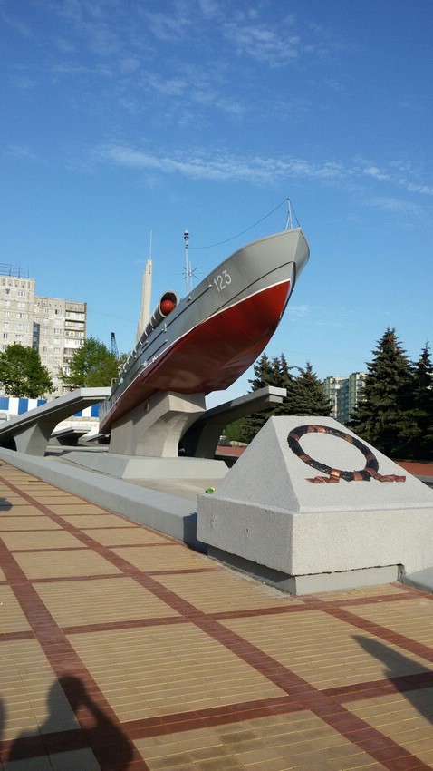 Памятный знак морякам-балтийцам в Калининграде Памятный знак морякам-балтийцам в Калининграде