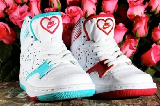 Коллекция кроссовок Nike ко Дню Святого Валентина 2011