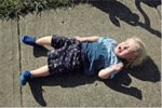 Ребенок 2 года истерит на улице thumbnail