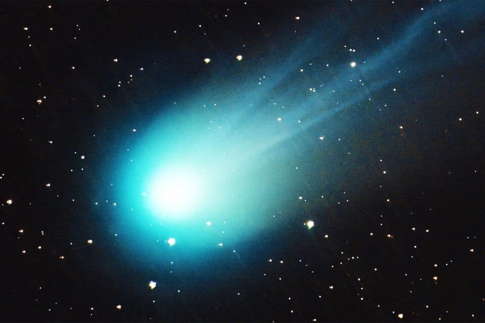 Криовулканическая «комета Дьявола» теперь видна с Земли в Северном полушарии