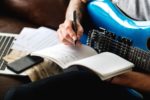 Эволюция текстов песен: меньше сложности и больше эмоций