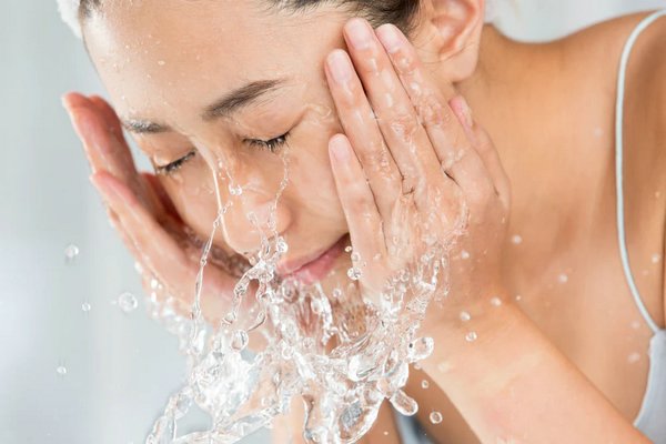 Поры кожи и горячая вода: разбор мифов
