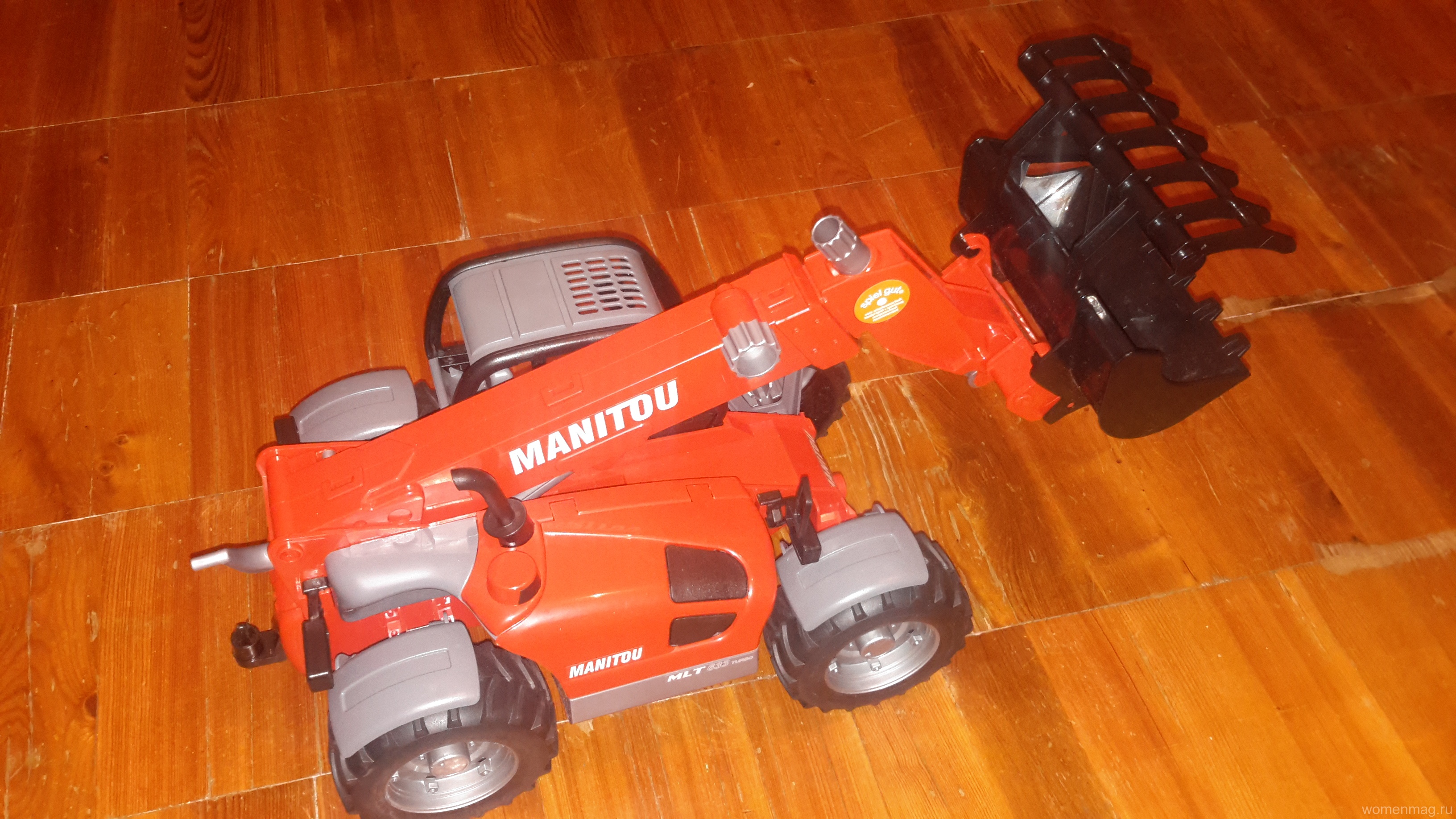Погрузчик колёсный Bruder Manitou MLT 633 с телескопическим ковшом. Наш отзыв на чудесную машинку!