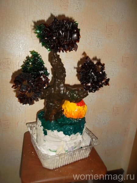 Дерево из пластиковых бутылок и гипса своими руками