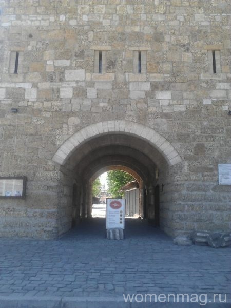Крепостные ворота Гезлева или Ворота Дровяного базара в Евпатории
