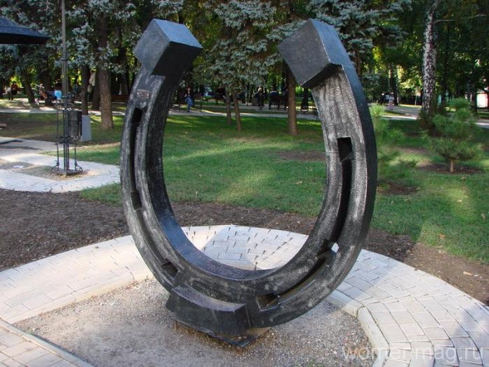 Парк кованых фигур в Донецки - временной портал в эпоху прошлого и вдохновение на будущее